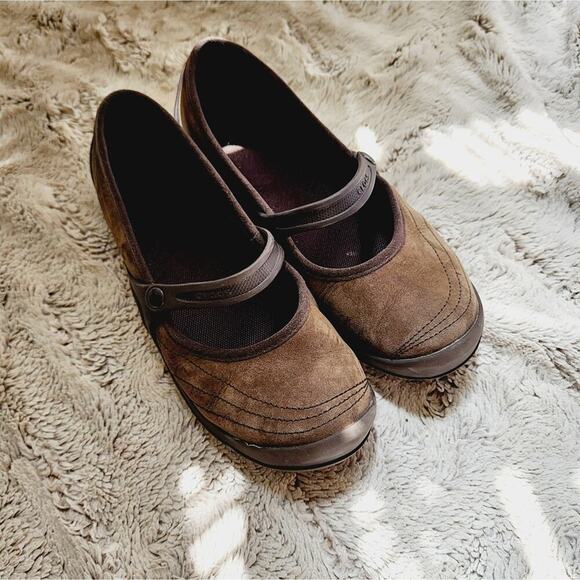 MARY JANE SUEDE BROWN CROCS SIZE 9 - Picture 6 of 10